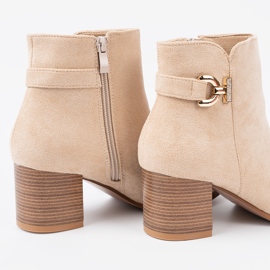 Shelvt Des bottes élégantes en beige légère 1
