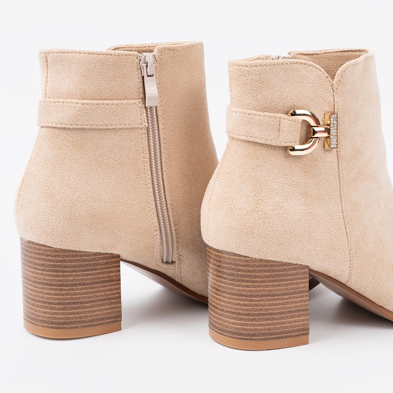 Shelvt Des bottes élégantes en beige légère 1