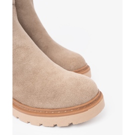 Shelvt Des bottes beiges minimalistes en daim doux 5