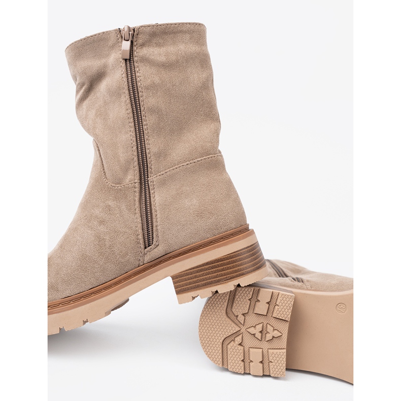 Shelvt Des bottes beiges minimalistes en daim doux 1