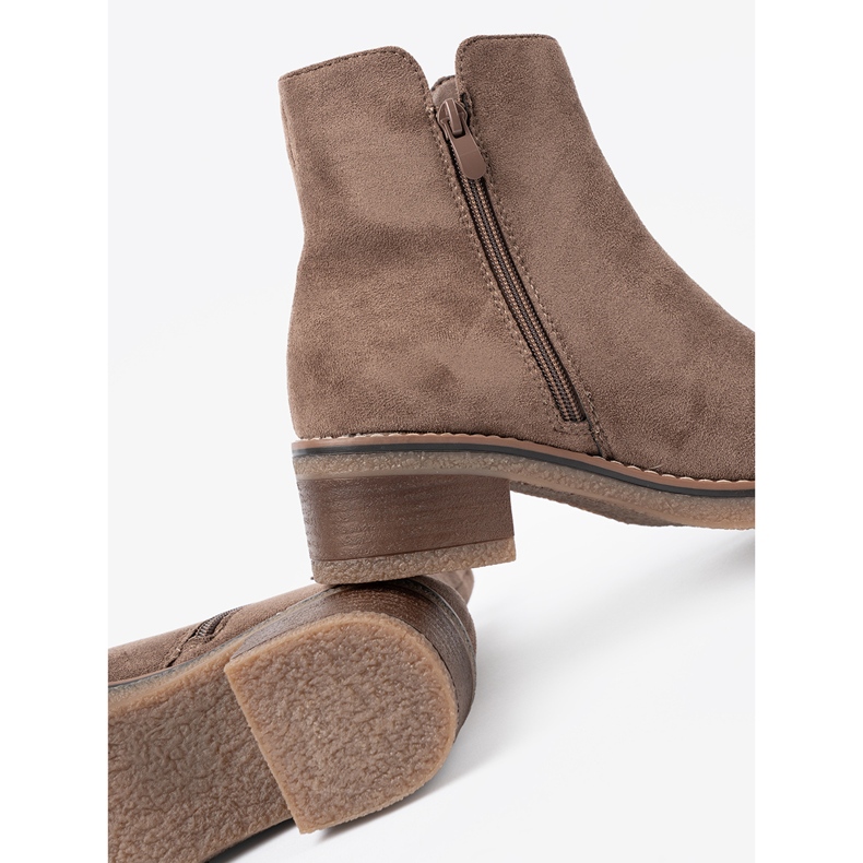 Shelvt Des bottes beige noires classiques avec un talon stable 1