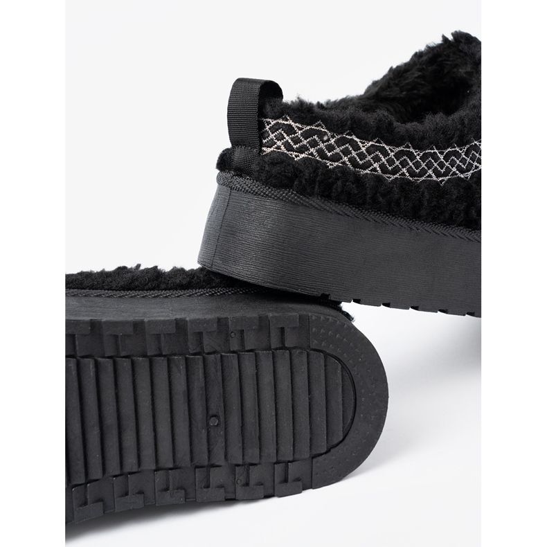 Shelvt Chaussures A'la Boths Snow en noir avec broderie décorative 1