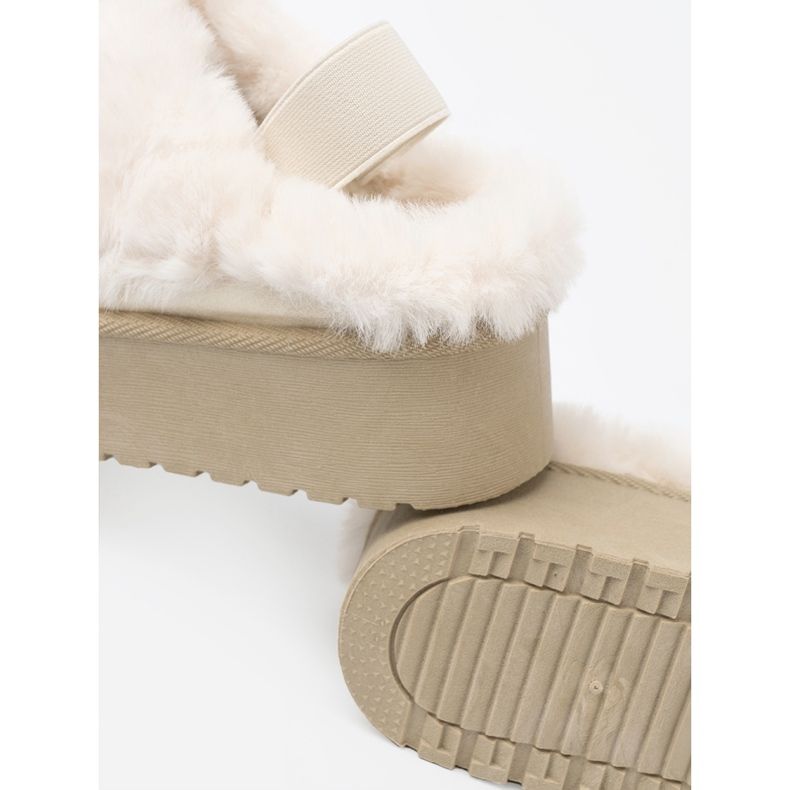 Shelvt Chaussures dorées et bottes de neige avec fourrure blanche 1