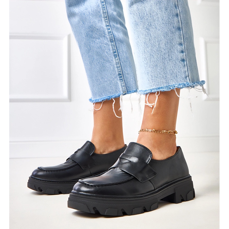 Chaussures Kirna en éco-cuir noires 1