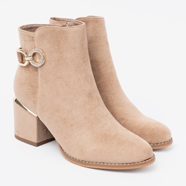 Shelvt Bottes beiges élégantes avec une boucle décorative 1