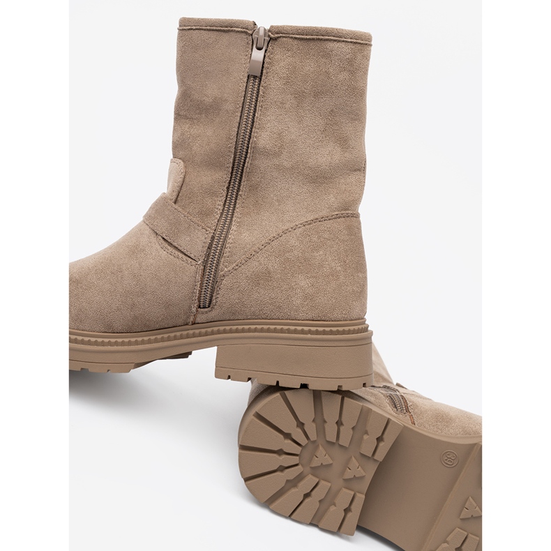 Shelvt Bottes en daim beige avec boucles décoratives 1