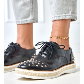 Chaussures des femmes noires avec des goujons de grès le noir 5