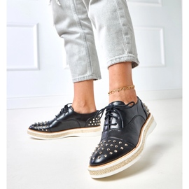 Chaussures des femmes noires avec des goujons de grès le noir 2