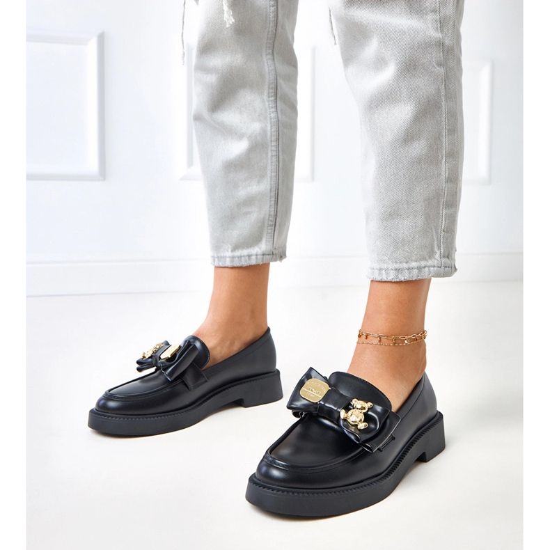 Muisseaux noirs avec un arc et un ours en peluche teriwa le noir 1