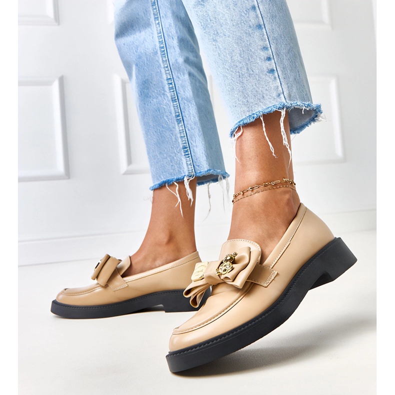 Mocassins beige avec un arc et un ours de teriwa 2