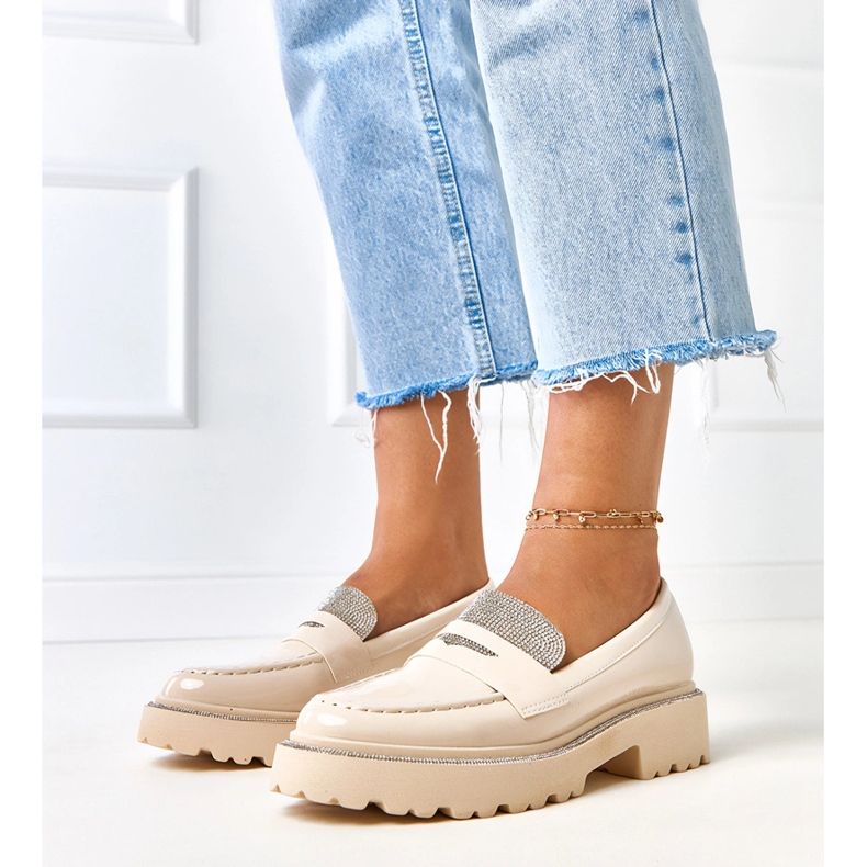 Mocassins vernis beiges décorés de zircons de lares 1