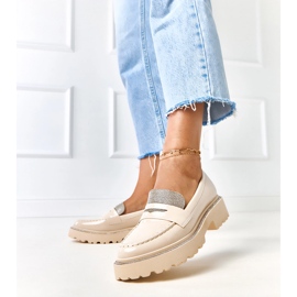 Mocassins vernis beiges décorés de zircons de lares 2