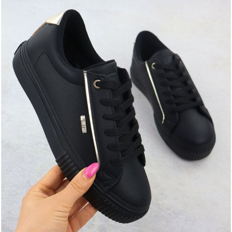 Big Star Eco -Peather Sneakers dans SS274025 INT2164A noir 1