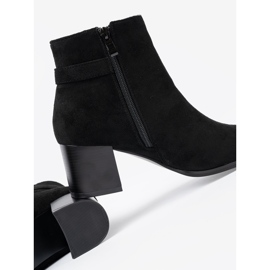 Shelvt Des bottes noires élégantes avec une décoration élégante le noir 1