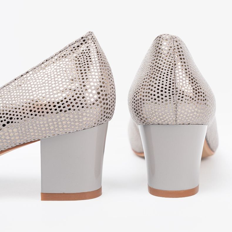 Shelvt Pompes grises avec une décoration argentée 2