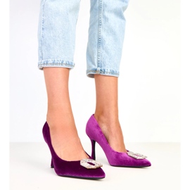 Pompes violettes sur un talon haut avec Eleda Zircons 1