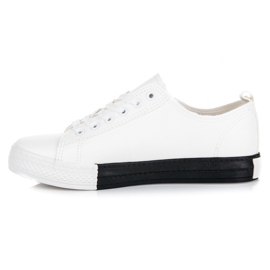 Baskets sur la plateforme blanc 1