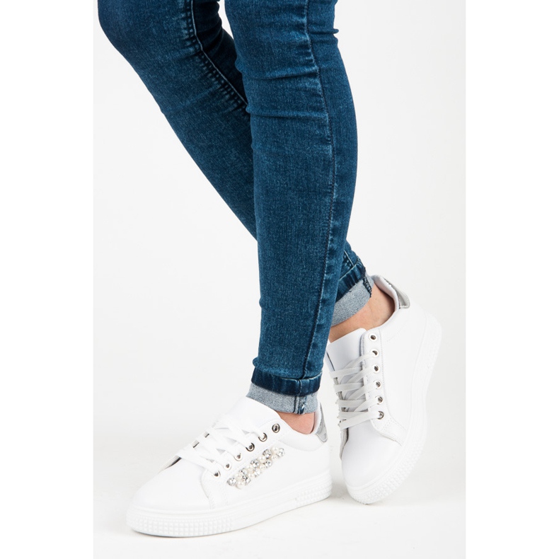 Baskets blanches à perles 1