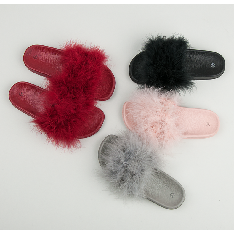 Pantoufles avec fourrure rouge 1