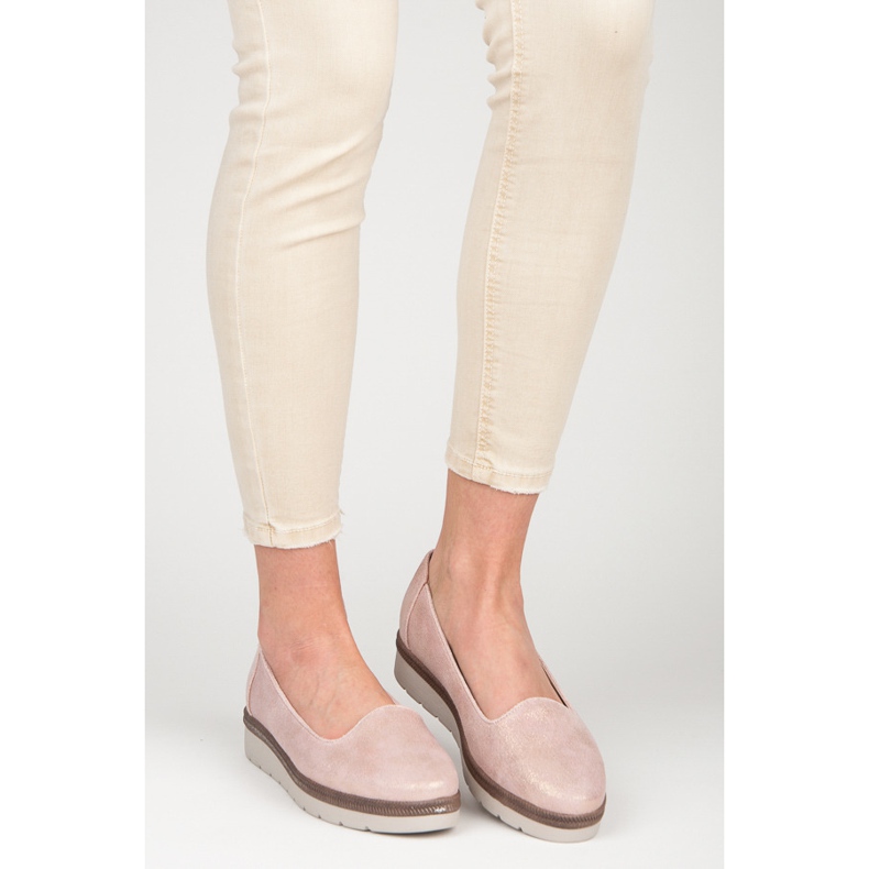 Vinceza Lordsy sur la plate-forme rose 2