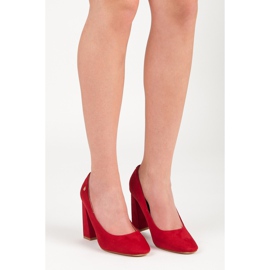 Vices Escarpins rouges sur le poteau 1