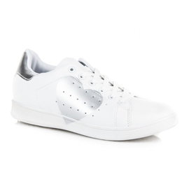 Baskets blanches avec un coeur 3