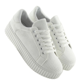 AX02 baskets effrayantes blanches 3