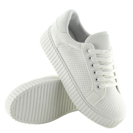 AX02 baskets effrayantes blanches 4