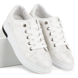 Baskets blanches avec une étoile 5
