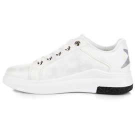 Baskets blanches avec une étoile 3