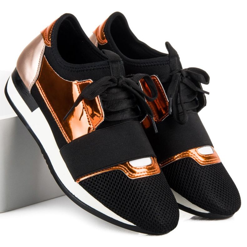 Chaussures de sport à la mode le noir jaune 1