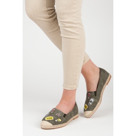 Bestelle Espadrilles printanières à patchs vert 2