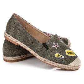 Bestelle Espadrilles printanières à patchs vert 4