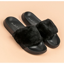Chaussons Noirs Avec Fourrure le noir 1