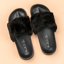 Chaussons Noirs Avec Fourrure le noir 2