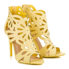 Sandales élégantes avec dessus vices jaune 6