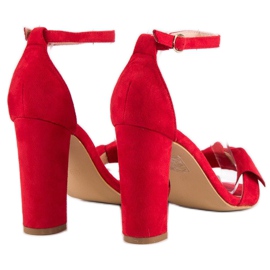 Sandales en daim sur un poteau rouge 3