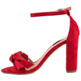 Sandales en daim sur un poteau rouge 4