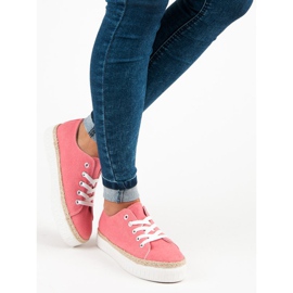 Kylie Lianes attachées sur la plate-forme rose 1 Kylie Lianes attachées sur la plate-forme rose 1