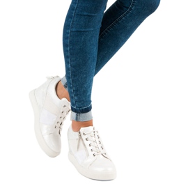 Kylie Baskets compensées à la mode blanche 1