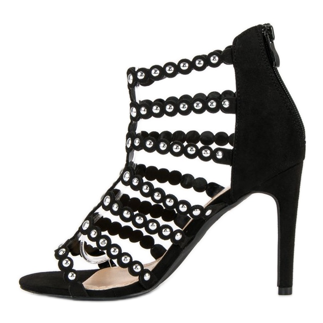 Sandales noires sur un talon haut 2