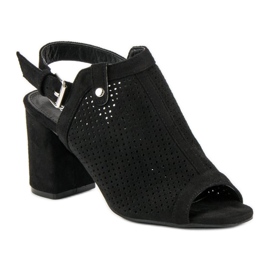 Sandales ajourées avec dessus le noir 1