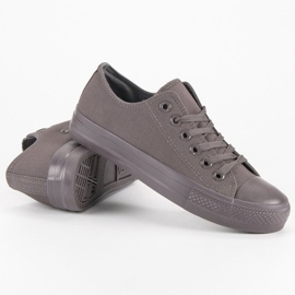 Baskets Gris Foncé Sur Une Fixation 5