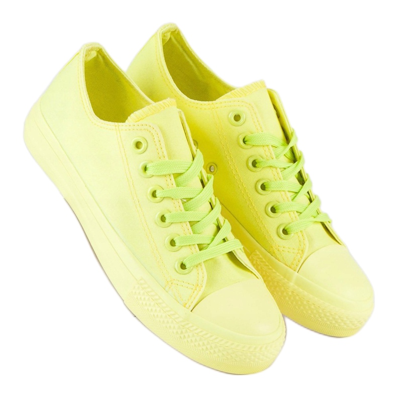 SHELOVET Baskets jaunes sur la reliure 1