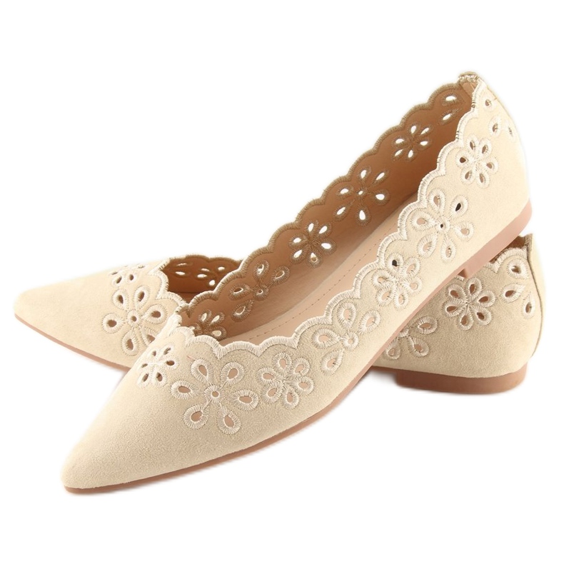 Beige IT-29 Ballerines beiges à motif ajouré 1