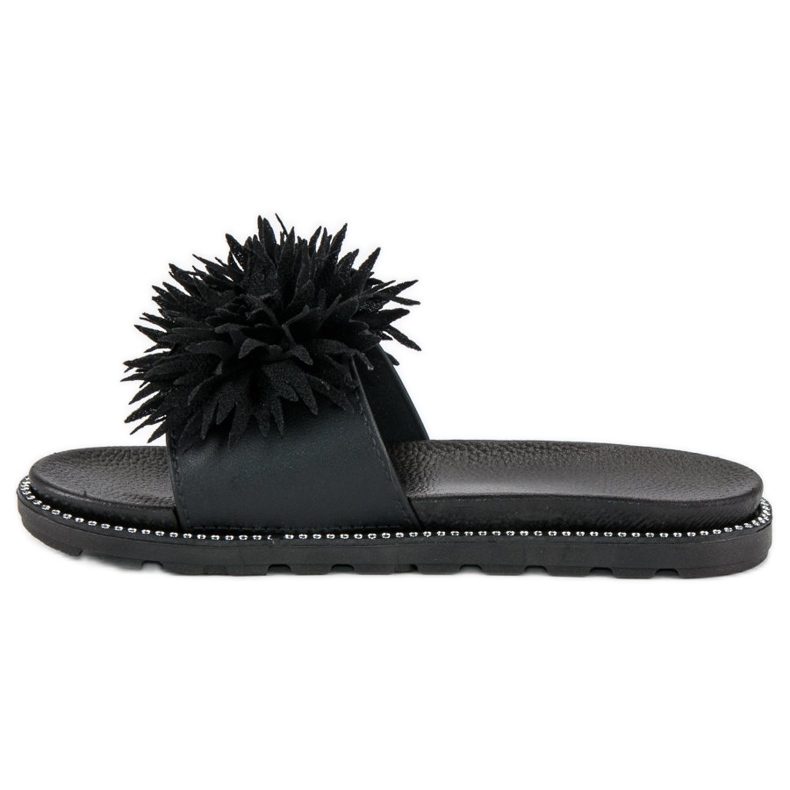 Chaussons à pompon noir 1