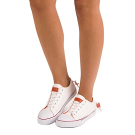 Des baskettes blanches 2