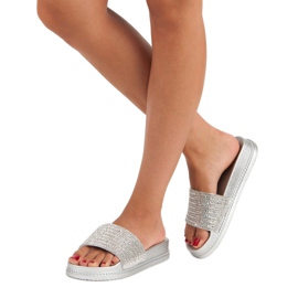 Chaussons argentés avec cristaux gris 2