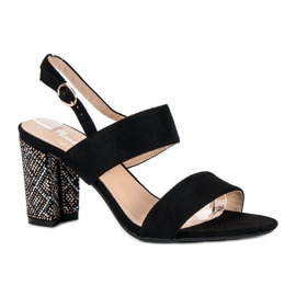Sandales élégantes avec des perles le noir 1