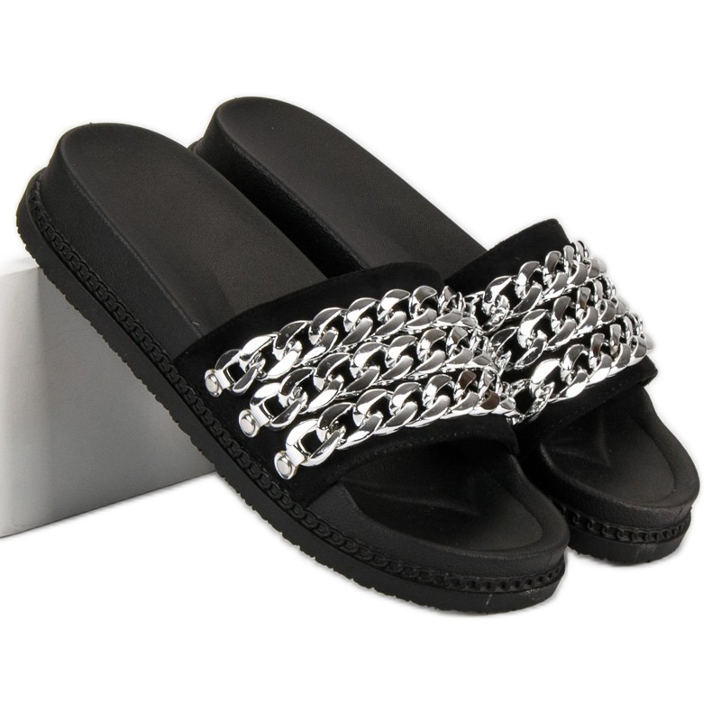 Chaussons noirs 2